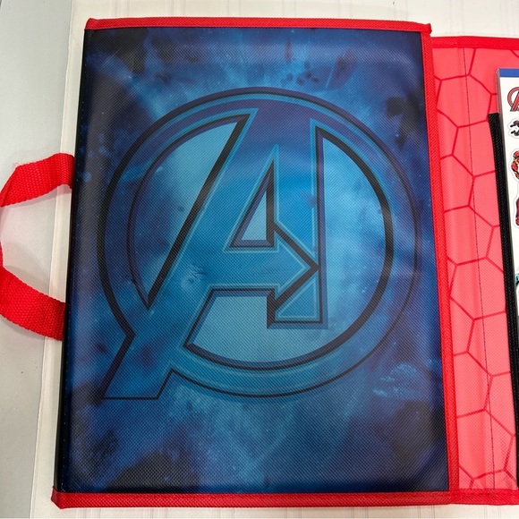 Marvel Avengers Boy Girl Entertainment Tri Fold Case Games, Crayon, Fun Gift - Picture 3 of 16